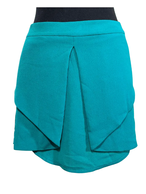 Shorts-saia verde esmeralda com prega frontal